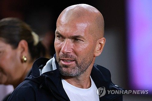 영국 맨체스터 이브닝 뉴스는 27일 맨체스터 유나이티드 공동 구단주 짐 랫클리프가 에릭 턴 하흐와 결별할 경우 새로운 사령탑으로 지네딘 지단 선임을 꿈꾸고 있다고 보도했다. 연합뉴스