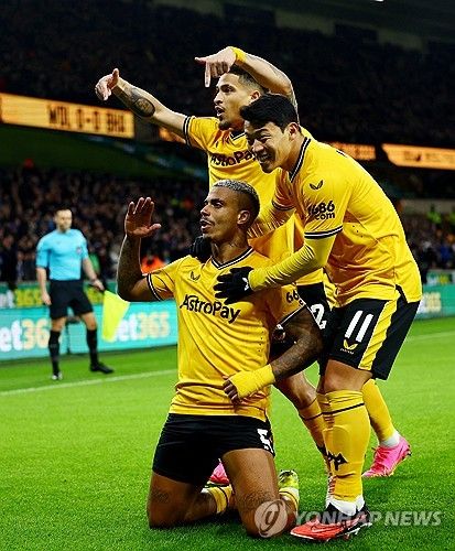 울버햄프턴을 이끄는 개리 오닐 감독이 29일 브라이턴 앤드 호브 앨비언과의 경기 후 기자회견에서 황희찬의 부상이 심각하지 않다고 말했다.&nbsp;황희찬은 햄스트링을 중심으로 코로나 포함 8년간 18번 다쳤다. 연합뉴스