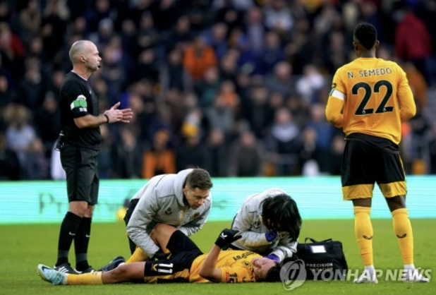 울버햄프턴을 이끄는 개리 오닐 감독이 29일 브라이턴 앤드 호브 앨비언과의 경기 후 기자회견에서 황희찬의 부상이 심각하지 않다고 말했다.&nbsp;황희찬은 햄스트링을 중심으로 코로나 포함 8년간 18번 다쳤다. 연합뉴스