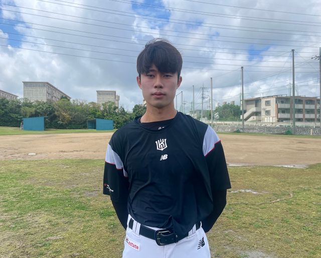 KT 위즈 신인 우완투수 원상현이 29일 일본 오키나와에서 인터뷰 후 기념촬영 하고 있다. 원상현은 올해 5선발로 출발한다. 오키나와(일본), 최원영 기자