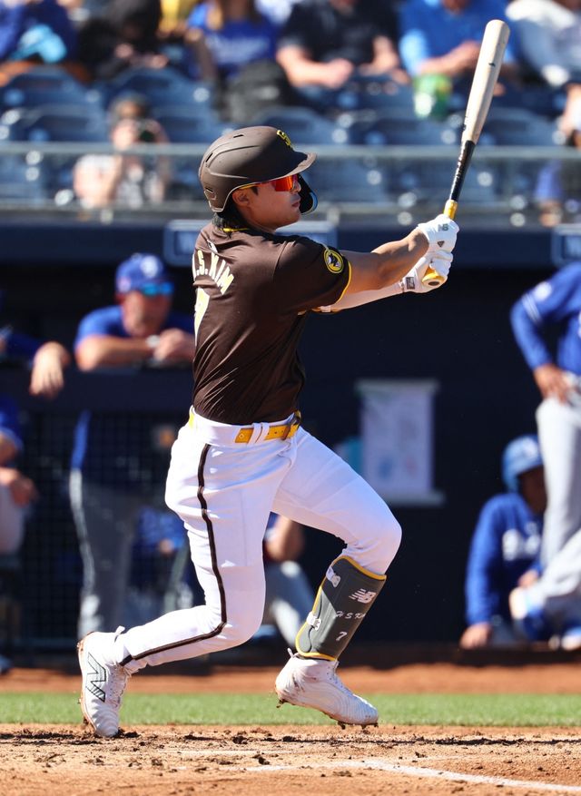 미국 메이저리그 샌디에이고 파드리스의 김하성이 시범경기 4경기 연속 멀티 출루를 기록했다. 김하성은 올 시즌 종료 후 FA 자격을 취득한다. 미국 언론에서는 1700억원 이상의 초대형 대박 계약이 가능할 것으로 내다보고 있다. 연합뉴스