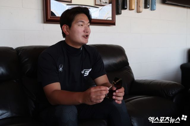 한화 이글스 김서현이 호주 멜버른의 멜버른 볼파크에서 인터뷰를 하고 있다. 멜버른, 조은혜 기자.