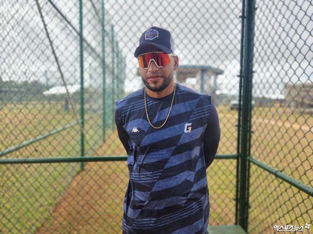 2024 시즌 롯데 자이언츠에서 뛰는 우투양타 스위치 히터 외야수 빅터 레이예스가 지난 2월 1일부터 괌 데데도 스포츠 컴플렉스 야구장에서 진행 중인 팀의 1차 스프링캠프에서 훈련 중이다. 사진 엑스포츠뉴스