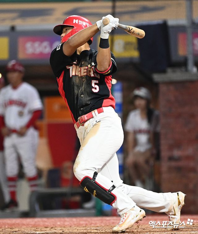 6일 오후 인천SSG랜더스필드에서 열린 2023 신한은행 SOL KBO리그 KIA 타이거즈와 SSG 랜더스의 경기, 9회초 1사 2루 KIA 김도영이 중전안타를 날리고 있다. 엑스포츠뉴스 DB