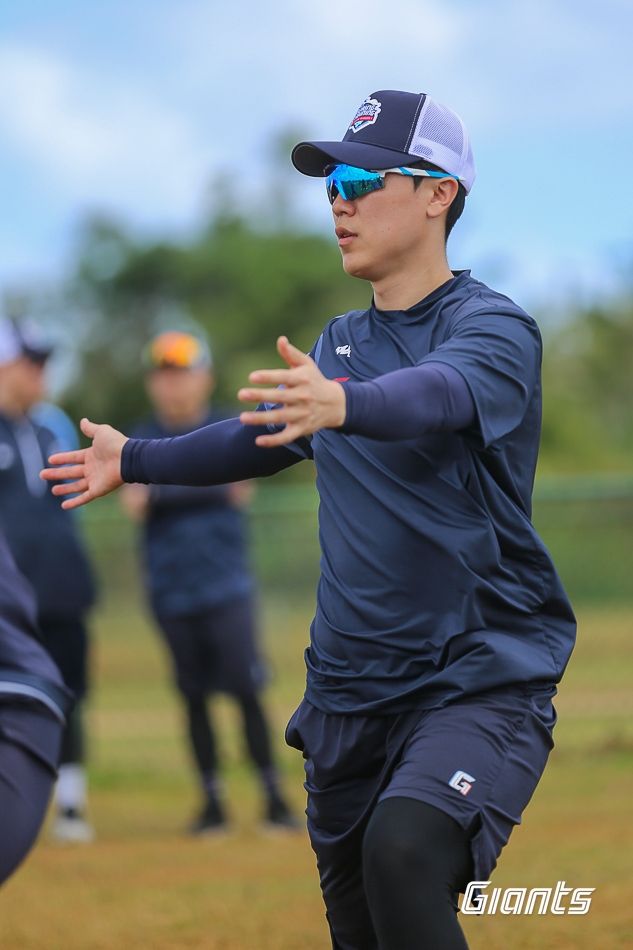 괌 데데노 스포츠 컴플렉스 야구장에서 진행 중인 롯데 자이언츠 2024 1차 스프링캠프에서 훈련을 소화하고 있는 투수 박진형. 사진 롯데 자이언츠 제공