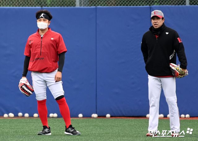 제주 서귀포 강창학야구장에서 진행된 SSG 랜더스 스프링캠프, SSG 추신수와 김강민이 수비 훈련에 임하고 있다. 엑스포츠뉴스DB.