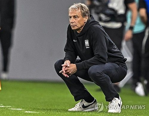 일본 베테랑 기자로 잘 알려진 가키우치 가즈 스포니치 기자가 7일 자신의 X(구 트위터)를 통해 대한축구협회가 4강에서 클린스만을 경질할 시, 위약금을 물어줘야 한다고 말했다.&nbsp;연합뉴스