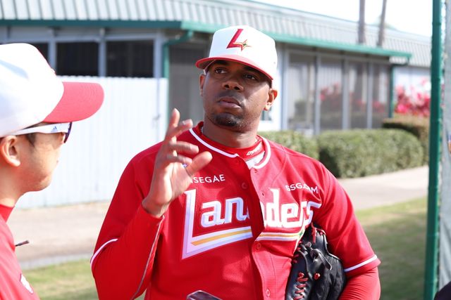 현지시간 기준 6일 미국 플로리다에서 진행된 SSG 랜더스 스프링캠프, 외국인 투수 로에니스 엘리아스가 불펜피칭을 진행하고 있다. SSG 랜더스 제공