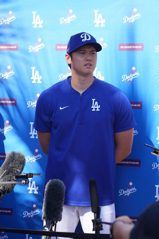 미국 메이저리그의 아이콘 오타니 쇼헤이 가 2024 시즌 개막을 앞두고 자신의 결혼 소식을 깜짝 발표했다. 사회관계망서비스(SNS)를 통해 일본인 여성과 부부의 연을 맺는다고 전했다. 사진 연합뉴스