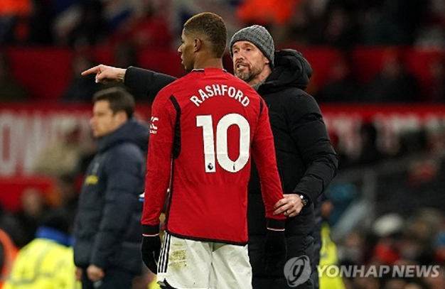 최근 나이트클럽 논란에 휩싸인 맨체스터 유나이티드 공격수 마커스 래시포드가 입을 열었다. 래시포드는 맨유를 위한 자신의 헌신과 축구에 대한 사랑을 의심하지 말라고 했다. 래시포드는 지난 1월 경기가 끝난 뒤 나이트클럽을 방문하고 다음날 훈련에 빠진 것으로 알려져 논란을 일으켰다. 사진 연합뉴스