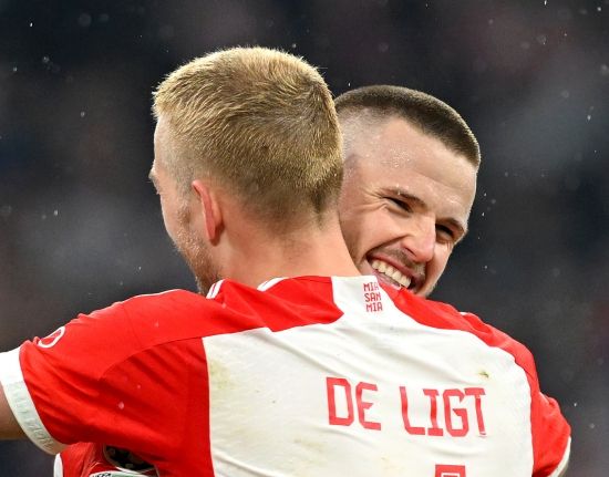 겨울 이적시장에 임대로 합류한 에릭 다이어가 선발로 나서는 날이면 바이에른 뮌헨은 웬만하면 승리했다.&nbsp;다이어가 선발 출장한 8경기에서 바이에른 뮌헨은 6승 1무 1패로 높은 승률을 보였다. 기술 좋고 맨마킹 좋은 수비수가 잘하는 수비수가 아니라, 팀 승리에 기여하는 수비수가 잘하는 수비수라는 견해를 확실히 전달하고 있다. 김민재 입장에선 프로 데뷔 뒤 처음 도전에 직면했다. 바이에른 뮌헨