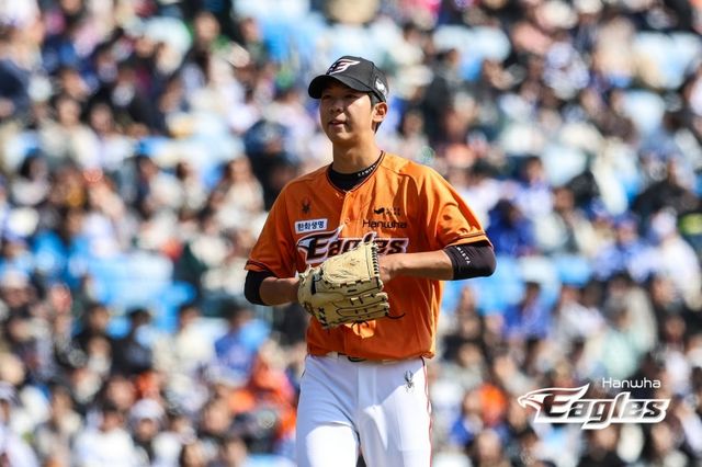 한화 이글스 황준서가 10일 대전 한화생명이글스파크에서 열린 2024 신한 SOL Bank KBO리그 삼성 라이온즈와의 시범경기에서 선발 등판해 3이닝 4K 1실점으로 쾌투했다. 사진 한화 이글스