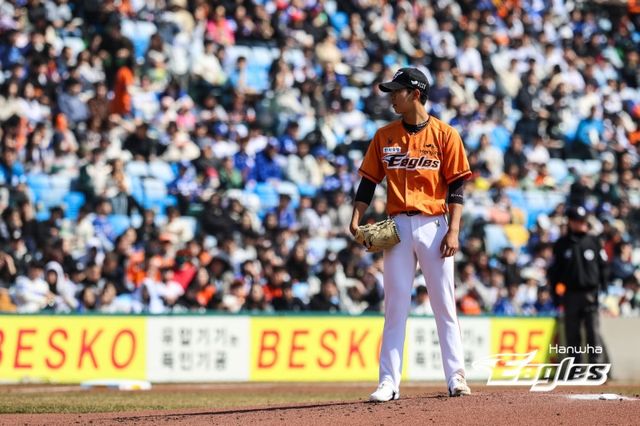 한화 이글스 황준서가 10일 대전 한화생명이글스파크에서 열린 2024 신한 SOL Bank KBO리그 삼성 라이온즈와의 시범경기에서 선발 등판해 3이닝 4K 1실점으로 쾌투했다. 사진 한화 이글스