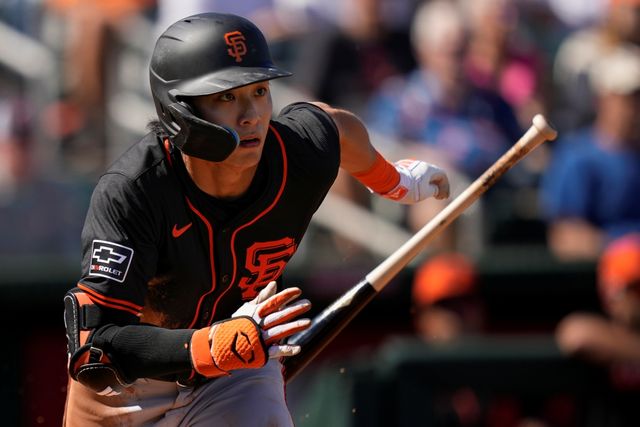 샌프란시스코 자이언츠 외야수 이정후가 11일 미국 애리조나주 피오리아 스타디움에서 열린 2024 미국프로야구 메이저리그 시애틀 매리너스와의 시범경기에 1번타자 겸 중견수로 선발 출전, 3타수 1안타를 기록했다. 시범경기 타율은 0.375에서 0.368로 소폭 하락했다. AP 연합뉴스