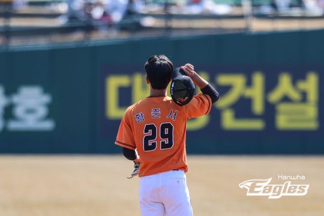 한화 이글스 황준서가 10일 대전 한화생명이글스파크에서 열린 2024 신한 SOL Bank KBO리그 삼성 라이온즈와의 시범경기에서 선발 등판해 3이닝 4K 1실점으로 쾌투했다. 사진 한화 이글스