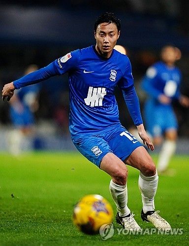 버밍엄은 13일 영국 버밍엄에 위치한 세인트 앤드루스에서 열린 미들즈브러와의 잉글랜드 챔피언십 29라운드 홈경기에서 패했다. 경기에서 패했지만 이날 선발로 출전해 90분 풀타임을 소화한 백승호는 축구통계매체 풋봅으로부터 양 팀 통틀어 최고 평점을 받으며 군계일학의 면모를 뽑냈다. 지난 1월 버밍엄에 입단한 백승호는 합류하자마자 소속팀 핵심 선수를 자리를 잡으며 황선홍호 3월 A매치 명단에도 포함됐다. 연합뉴스