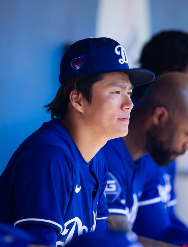 LA 다저스 투수 야마모토 요시노부는 14일 시애틀 매리너스와 시범경기에 등판해 4.2이닝 4실점으로 부진했다. 두 경기 연속 부진한 투구를 선보여 우려의 목소리가 가득하다. 연합뉴스