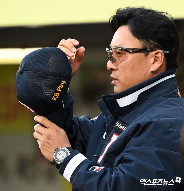 이승엽 두산 베어스 감독. KIA 타이거즈 외국인 투수 제임스 네일의 구위를 높게 평가했다. 사진 엑스포츠뉴스 DB