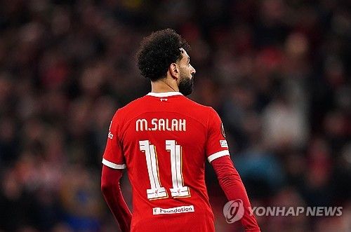 리버풀은 15일 영국 리버풀에 위치한 안필드에서 열린 스파르타 프라하와의 2023-24시즌 유럽축구연맹 유로파리그 16강 2차전에서 6 대 1 대승을 거두며 8강 진출에 성공했다. 이날 모하메드 살라는 1골 3도움을 기록하며 대승에 일조했다. 또 지난 2017년부터 리버풀에서 뛰기 시작한 살라는 올시즌 공격포인트를 20골 13도움으로 늘리며 리버풀 구단 최초로 7시즌 연속 20골 이상 득점한 선수로 등극했다. 연합뉴스