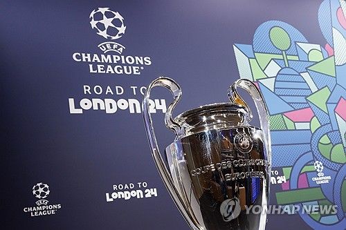 유럽축구연맹 챔피언스리그 8강 대진 추첨 결과 바이에른 뮌헨은 아스널을 만났고 PSG는 8강에서 바르셀로나와 준결승행 티켓을 두고 맞대결을 펼친다. 이번 챔피언스리그 결승전은 영국 축구의 성지 웸블리 스타디움에서 열린다. 만약 뮌헨과 PSG가 준결승까지 통과한다면 챔피언스리그 결승전에서 코리안 더비가 성사돼 김민재와 이강인이 맞대결을 볼 수 있다. 연합뉴스