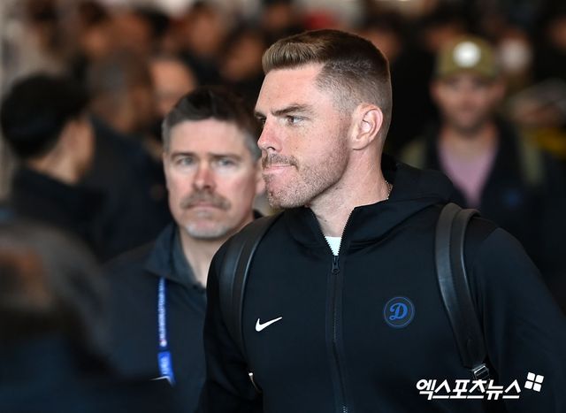 프레디 프리먼을 비롯한 LA 다저스 선수단이 입국하고 있다. 김한준 기자