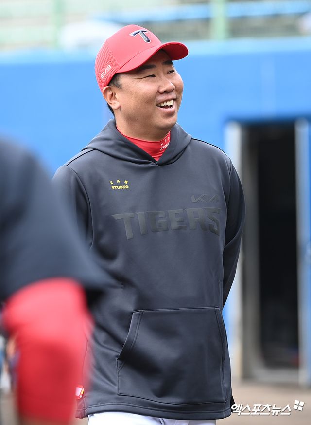 이범호 KIA 타이거즈 감독. 지난 3월 14일 두산 베어스와의 시범경기에서 부진했던 외국인 투수 제임스 네일에 대한 신뢰를 드러냈다. 사진 엑스포츠뉴스 DB