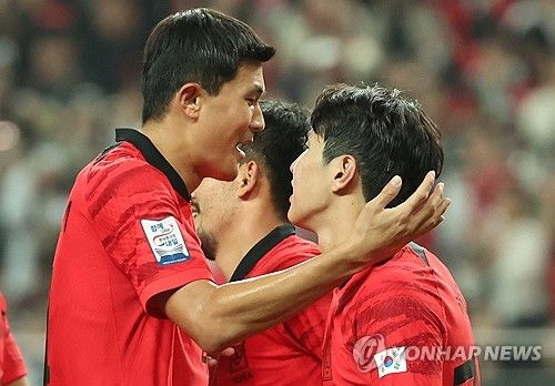 유럽축구연맹 챔피언스리그 8강 대진 추첨 결과 바이에른 뮌헨은 아스널을 만났고 PSG는 8강에서 바르셀로나와 준결승행 티켓을 두고 맞대결을 펼친다. 이번 챔피언스리그 결승전은 영국 축구의 성지 웸블리 스타디움에서 열린다. 만약 뮌헨과 PSG가 준결승까지 통과한다면 챔피언스리그 결승전에서 코리안 더비가 성사돼 김민재와 이강인이 맞대결을 볼 수 있다. 연합뉴스