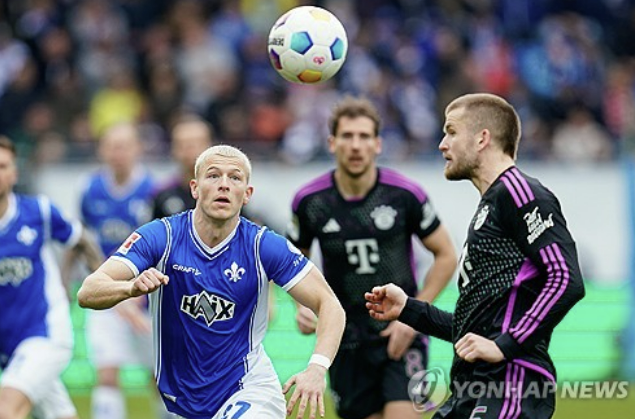독일 언론이 분데스리가 바이에른 뮌헨-다름슈타트 맞대결이 끝난 뒤 이날 수 차례 실수한 잉글랜드 전 국가대표 뮌헨 수비수 에릭 다이어에 4점을 줬다. 낮은 점수였지만 공격진에서 분투한 토마스 뮐러, 리로이 자네보다는 높은 평점을 매겨 시선을 모았다. 연합뉴스