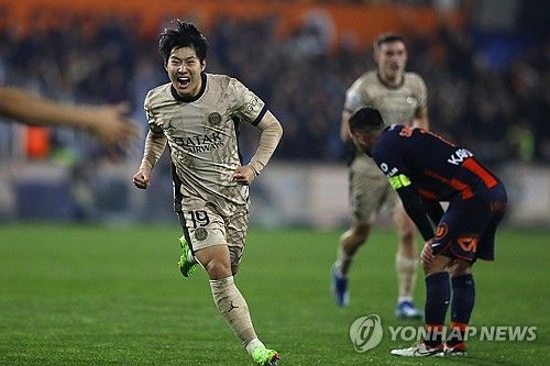 PSG는 18일(한국시간) 프랑스 몽펠리에에 위치한 스타드 드 라 모송에서 열린 몽펠리에와의 2023-24시즌 리그1 26라운드 원정 경기에서 6-2 대승을 거뒀다. 리그 2호골에 성공한 이강인이 프랑스 언론들로부터 호평을 받았따. 연합뉴스
