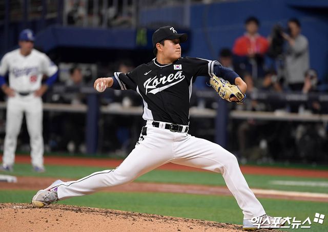두산 베어스 신인 투수 김택연이 18일 서울 고척스카이돔에서 열린 2024 MLB 월드투어 서울시리즈 스페셜 매치에 팀 코리아 소속으로 출전했다. LA 다저스를 상대로 ⅔이닝 2탈삼진 무실점 완벽투를 선보였다. 사진 김한준 기자 박지영 기자