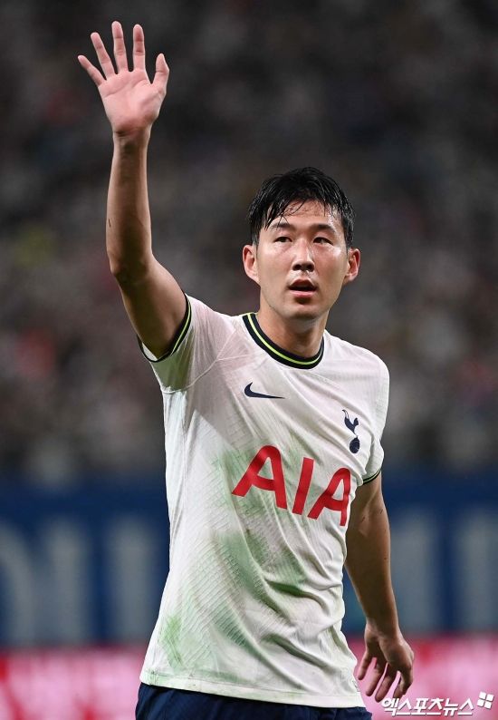 영국 언론 더 타임즈가 18일(한국시간) 독점 보도를 통해 토트넘과 뉴캐슬이 오는 5월 22일 호주 멜버른에서 2023-2024시즌 종료 이후 친선 경기를 갖는다고 전했다.&nbsp;엑스포츠뉴스DB