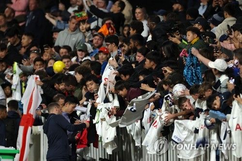 영국 언론 더 타임즈가 18일(한국시간) 독점 보도를 통해 토트넘과 뉴캐슬이 오는 5월 22일 호주 멜버른에서 2023-2024시즌 종료 이후 친선 경기를 갖는다고 전했다.&nbsp;연합뉴스