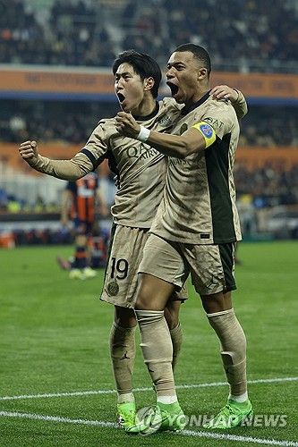 PSG는 18일(한국시간) 프랑스 몽펠리에에 위치한 스타드 드 라 모송에서 열린 몽펠리에와의 2023-24시즌 리그1 26라운드 원정 경기에서 6-2 대승을 거뒀다. 리그 2호골에 성공한 이강인이 프랑스 언론들로부터 호평을 받았따. 연합뉴스