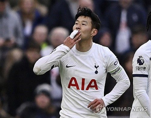 영국 매체 기브미스포츠가 18일(한국시간) 세계 최고의 축구선수 15명을 선정해 공개했다. 손흥민이 12위에 올라 눈길을 끌었다.&nbsp;손흥민은 이번 시즌 프리미어리그에서 14골 8도움을 올리고 있다. 팀 내 최다 득점과 도움을 기록하며 팀의 4위권 경쟁을 이끌고 있다. 연합뉴스