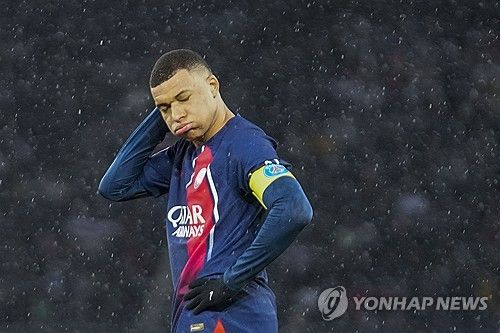 파리 생제르맹은 2일 모나코 스타드 루이 2세에서 열린 AS모나코와의 2023-24시즌 리그1 24라운드 원정 경기에서 0-0으로 비겼다. 이강인은 후반 막판 투입돼 5분만 뛰었고, 킬리안 음바페는 45분만 소화하고 교체됐다. 연합뉴스