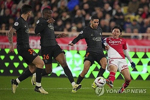 파리 생제르맹은 2일 모나코 스타드 루이 2세에서 열린 AS모나코와의 2023-24시즌 리그1 24라운드 원정 경기에서 0-0으로 비겼다. 이강인은 후반 막판 투입돼 5분만 뛰었고, 킬리안 음바페는 45분만 소화하고 교체됐다. 연합뉴스