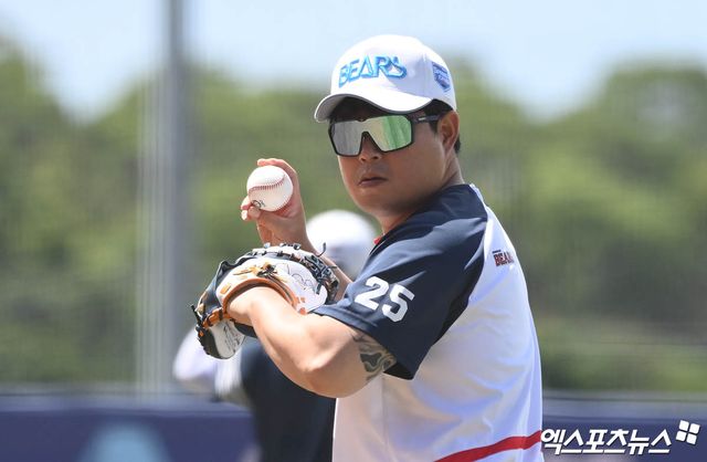 2023 시즌 개인 통산 8번째 포수 부문 골든글러브를 수상한 두산 베어스 포수 양의지. 사진 엑스포츠뉴스 DB