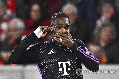 바이에른 뮌헨 센터백 김민재가 분데스리가 입성 후 첫 도움을 기록했지만 독일 현지 언론의 혹독한 평가를 피하지 못했다. 뮌헨은 2일 독일 프라이부르크에 위치한 유로파파크 슈타디온에서 열린 프라부르크와의 2023-24시즌 분데스리가 24라운드 원정 경기에서 후반 막판 통한의 동점골을 내주고 2-2로 비겼다. 연합뉴스