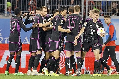 바이에른 뮌헨 센터백 김민재가 분데스리가 입성 후 첫 도움을 기록했지만 독일 현지 언론의 혹독한 평가를 피하지 못했다. 뮌헨은 2일 독일 프라이부르크에 위치한 유로파파크 슈타디온에서 열린 프라부르크와의 2023-24시즌 분데스리가 24라운드 원정 경기에서 후반 막판 통한의 동점골을 내주고 2-2로 비겼다. 연합뉴스