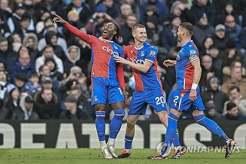 토트넘 캡틴 손흥민이 3일 영국 런던 토트넘 홋스퍼 스타디움에서 열린 크리스탈 팰리스와 2023-24시즌 프리미어리그 27라운드 경기에서 리그 13호골을 기록했다. 토트넘은 3-1 역전승을 거뒀다. 연합뉴스