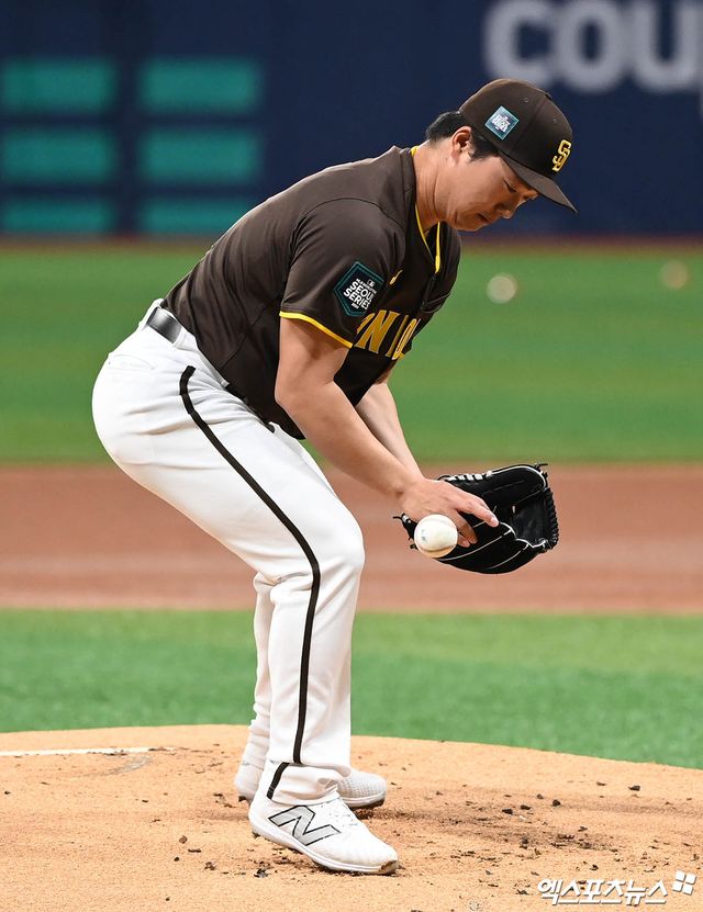 미국 메이저리그 샌디에이고 파드리스의 투수 고우석. 3월 20일 구단이 발표한 서울시리즈 26인 로스터에서 제외됐다. 시범경기 부진과 지난 18일 LG 트윈스전 부진 여파로 마이너리그에서 시즌을 시작하게 됐다. 사진 엑스포츠뉴스 DB