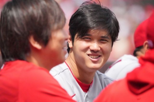 오타니 쇼헤이의 통역을 담당하던 미즈하라 잇페이가 LA 다저스 구단으로부터 해고 통보를 받았다. 미국 매체 LA타임스의 보도에 따르면, 미즈하라는 불법 도박을 하는 과정에서 오타니의 자금에 손을 댔고 불법 도박업자와 관한 조사 중 오타니의 피해 사실이 확인되면서 잇페이의 범죄 혐의가 드러났다. 결국 오타니와 미즈하라의 동행에 마침표가 찍혔다. UPI 연합뉴스