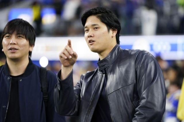 오타니 쇼헤이의 통역을 담당하던 미즈하라 잇페이가 LA 다저스 구단으로부터 해고 통보를 받았다. 미국 매체 LA타임스의 보도에 따르면, 미즈하라는 불법 도박을 하는 과정에서 오타니의 자금에 손을 댔고 불법 도박업자와 관한 조사 중 오타니의 피해 사실이 확인되면서 잇페이의 범죄 혐의가 드러났다. 결국 오타니와 미즈하라의 동행에 마침표가 찍혔다. AP 연합뉴스