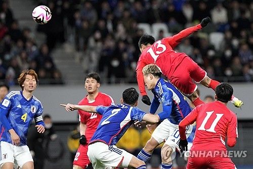 북한축구협회가 오는 26일 평양 김일성경기장에서 열기로 했던 2026 북중미 월드컵 아시아 2차예선 일본과의 홈 경기를 개최 5일 남겨놓고 전격 취소하는 일을 저질렀다. 이에 따라 북한이 제대로 된 대안을 제시하지 못할 경우 몰수게임패를 당할 수도 있다는 관측이 나오고 있다. 북한은 과거 2010 남아공월드컵 예선 때 한국과의 홈 경기를 두 번이나 중국 상하이에서 치른 적이 있다. 북한은 21일 일본과의 원정 경기에선 0-1로 졌다. 연합뉴스