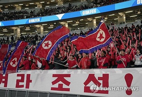 북한축구협회가 오는 26일 평양 김일성경기장에서 열기로 했던 2026 북중미 월드컵 아시아 2차예선 일본과의 홈 경기를 개최 5일 남겨놓고 전격 취소하는 일을 저질렀다. 이에 따라 북한이 제대로 된 대안을 제시하지 못할 경우 몰수게임패를 당할 수도 있다는 관측이 나오고 있다. 북한은 과거 2010 남아공월드컵 예선 때 한국과의 홈 경기를 두 번이나 중국 상하이에서 치른 적이 있다. 북한은 21일 일본과의 원정 경기에선 0-1로 졌다. 연합뉴스