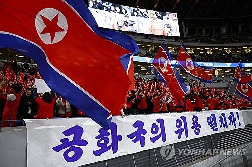 북한축구협회가 오는 26일 평양 김일성경기장에서 열기로 했던 2026 북중미 월드컵 아시아 2차예선 일본과의 홈 경기를 개최 5일 남겨놓고 전격 취소하는 일을 저질렀다. 이에 따라 북한이 제대로 된 대안을 제시하지 못할 경우 몰수게임패를 당할 수도 있다는 관측이 나오고 있다. 북한은 과거 2010 남아공월드컵 예선 때 한국과의 홈 경기를 두 번이나 중국 상하이에서 치른 적이 있다. 북한은 21일 일본과의 원정 경기에선 0-1로 졌다. 연합뉴스
