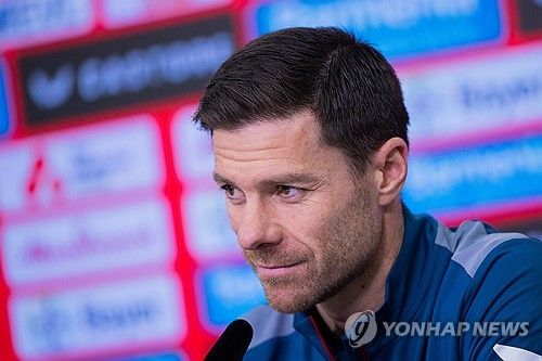 지난해 3월까지 토트넘 홋스퍼를 이끌었던 안토니오 콘테 감독은 최근 바이에른 뮌헨 차기 사령탑 중 한 명으로 꼽혔다. 현재 클럽을 이끌고 있는 토마스 투헬 감독은 이번 시즌이 끝나면 뮌헨과의 계약을 해지하기로 상호 합의했다. 투헬 감독 후임으로 콘테 감독이 낙점될 경우 콘테 감독은 토트넘에서 함께했던 에릭 다이어와 해리 케인과 재회하게 된다. 연합뉴스