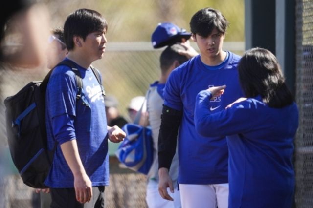 오타니 쇼헤이의 통역을 담당하던 미즈하라 잇페이가 LA 다저스 구단으로부터 해고 통보를 받았다. 미국 매체 LA타임스의 보도에 따르면, 미즈하라는 불법 도박을 하는 과정에서 오타니의 자금에 손을 댔고 불법 도박업자와 관한 조사 중 오타니의 피해 사실이 확인되면서 잇페이의 범죄 혐의가 드러났다. 결국 오타니와 미즈하라의 동행에 마침표가 찍혔다. AP 연합뉴스