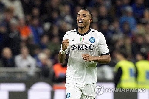 이탈리아 매체 라 가제타 델로 스포르트에 따르면 인터밀란은 다가오는 여름 이적시장을 앞두고 김민재와 크리스 스몰링 그리고 콘스탄티노스 마브로파노스를 수비 영입 후보에 놓았다. 지난해 여름 바이에른 뮌헨으로 이적한 김민재는 최근 주전 경쟁에서 어려움을 겪으면서 인터밀란의 관심을 이끌었다. 인터밀란 디렉터 피에르 아우실리오는 김민재가 페너르바체에서 뛸 때부터 그를 주시한 것으로 알려졌다. 연합뉴스