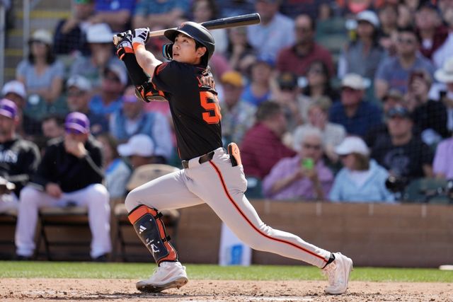 샌프란시스코 자이언츠 외야수 이정후가 23일 미국 애리조나주 스코츠데일 스타디움에서 열린 2024 미국프로야구 메이저리그 시카고 컵스와의 시범경기에 1번타자 겸 중견수로 선발 출전, 4타수 2안타 1타점 2득점 1도루를 기록했다. 이틀 전 LA 에인절스전에 이어 2경기 연속 멀티히트 활약을 펼친 이정후는 시범경기 타율을 0.400에서 0.414까지 끌어올렸다. 또한 4일 클리블랜드 가디언스전 이후 19일 만에 도루까지 만들었다. AP 연합뉴스